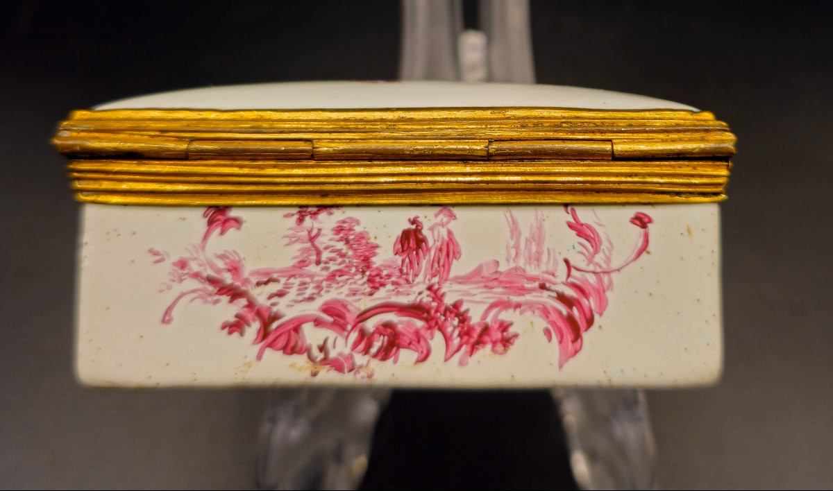Enamel Snuffbox With Sanguine Decoration-photo-1