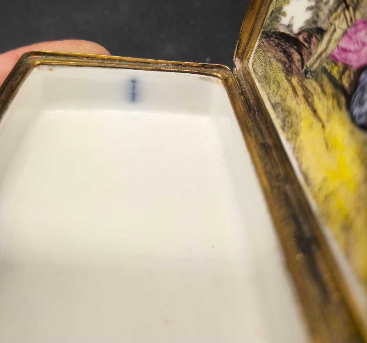 Berlin Porcelain Snuffbox With Scenes From The Commedia Dell'arte And Watteau-photo-3