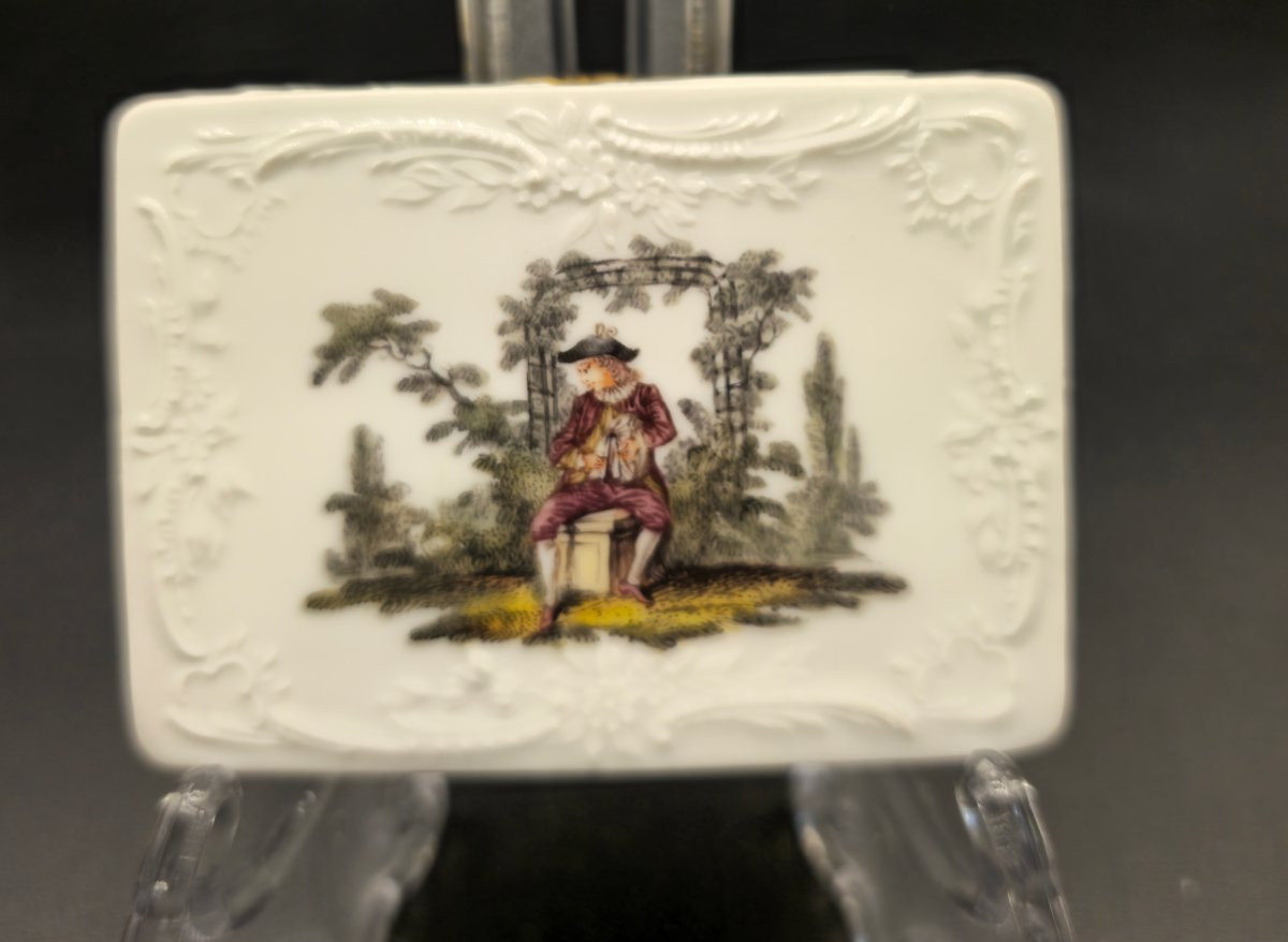 Berlin Porcelain Snuffbox With Scenes From The Commedia Dell'arte And Watteau-photo-4