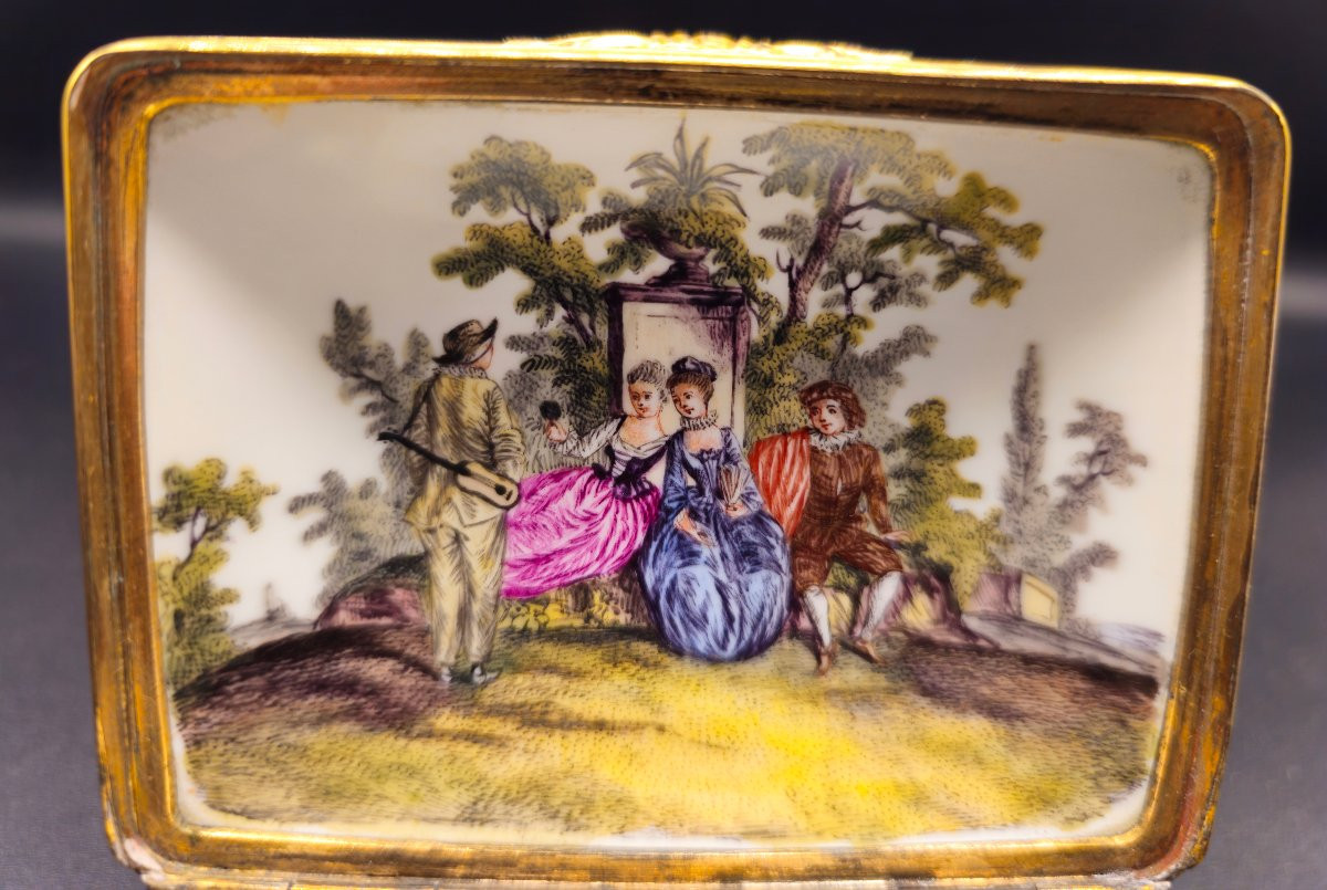 Berlin Porcelain Snuffbox With Scenes From The Commedia Dell'arte And Watteau-photo-1
