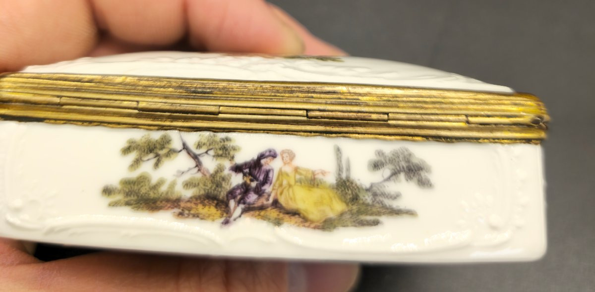 Berlin Porcelain Snuffbox With Scenes From The Commedia Dell'arte And Watteau-photo-3