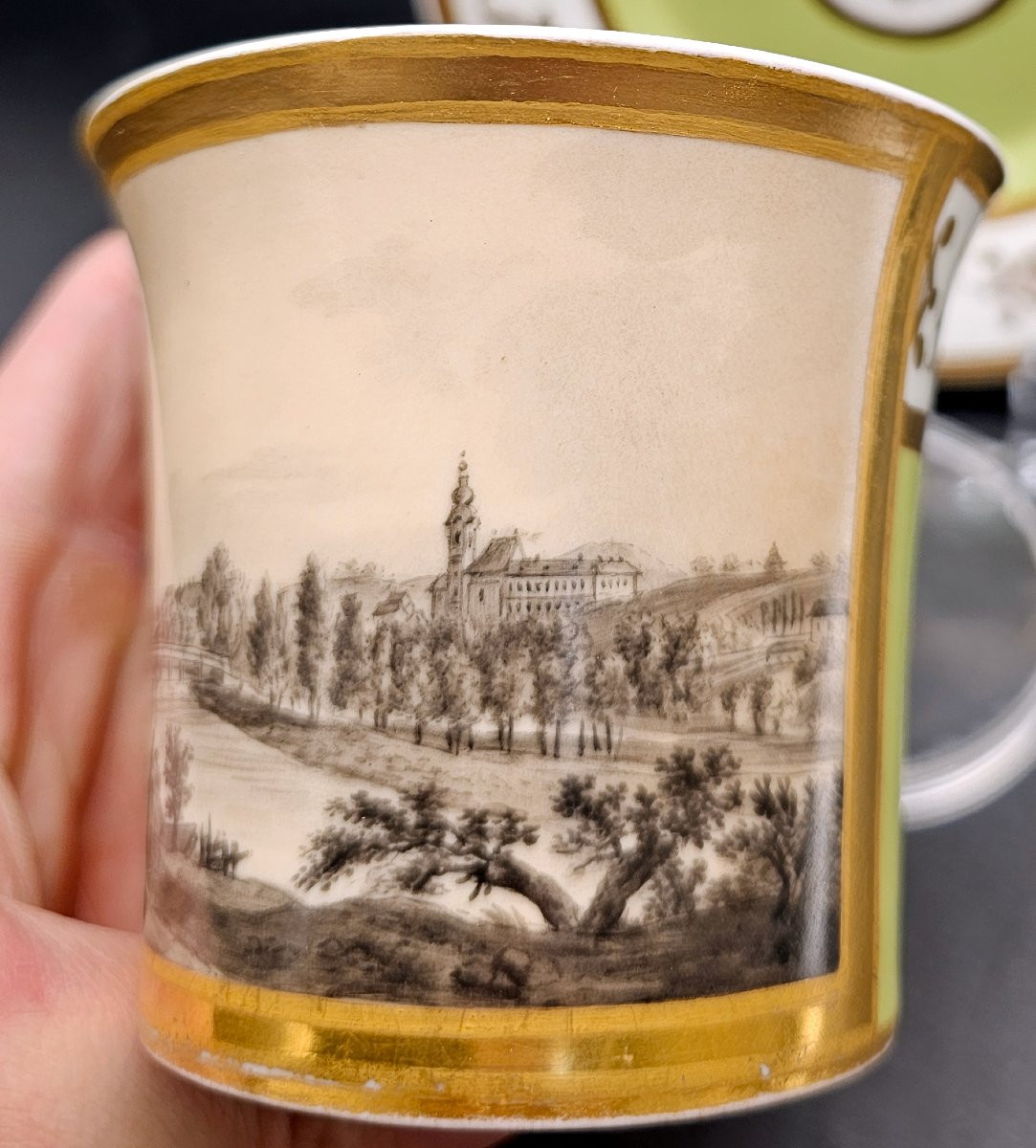 Tasse et soucoupe château de Schönbrunn, datées de 1823, Manufacture Imperiale de Vienne-photo-3