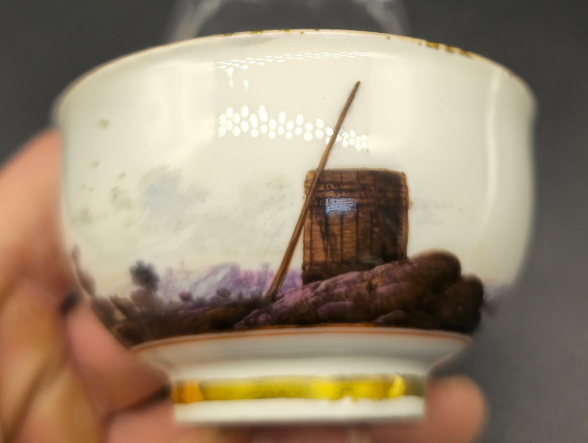 Tasse et soucoupe en porcelaine de Meissen à décor de ports, 1735-photo-3