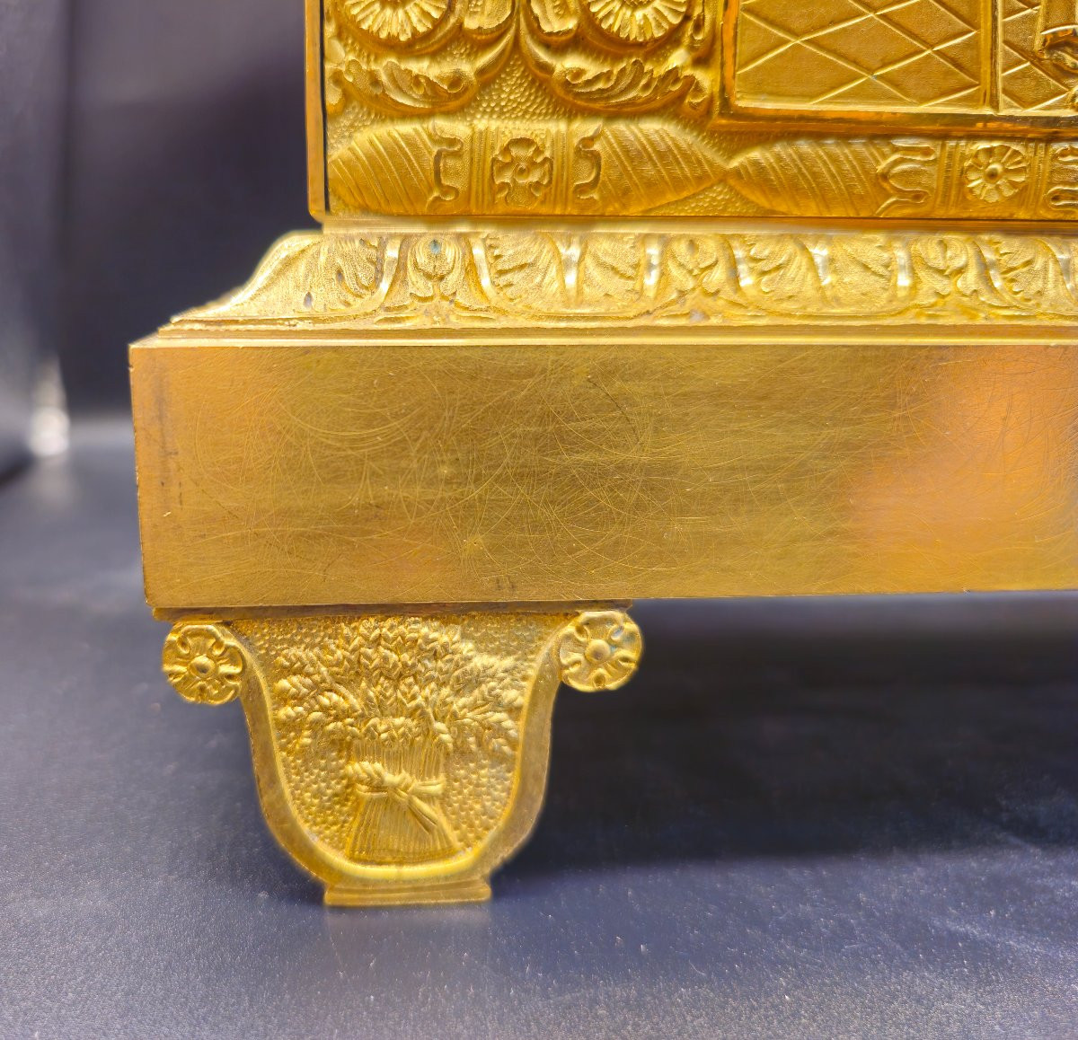 Pendule Léda et le Cygne Empire en Bronze Doré au Mercure, France Début XIXe Siècle-photo-2