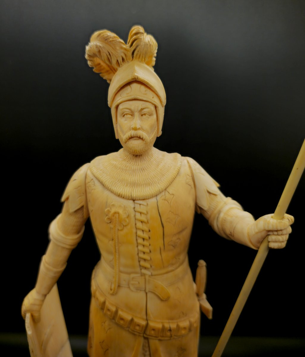Armored Nobleman, German Ivory Carving With Ebony And Ivory Base, 19th Century-photo-3
