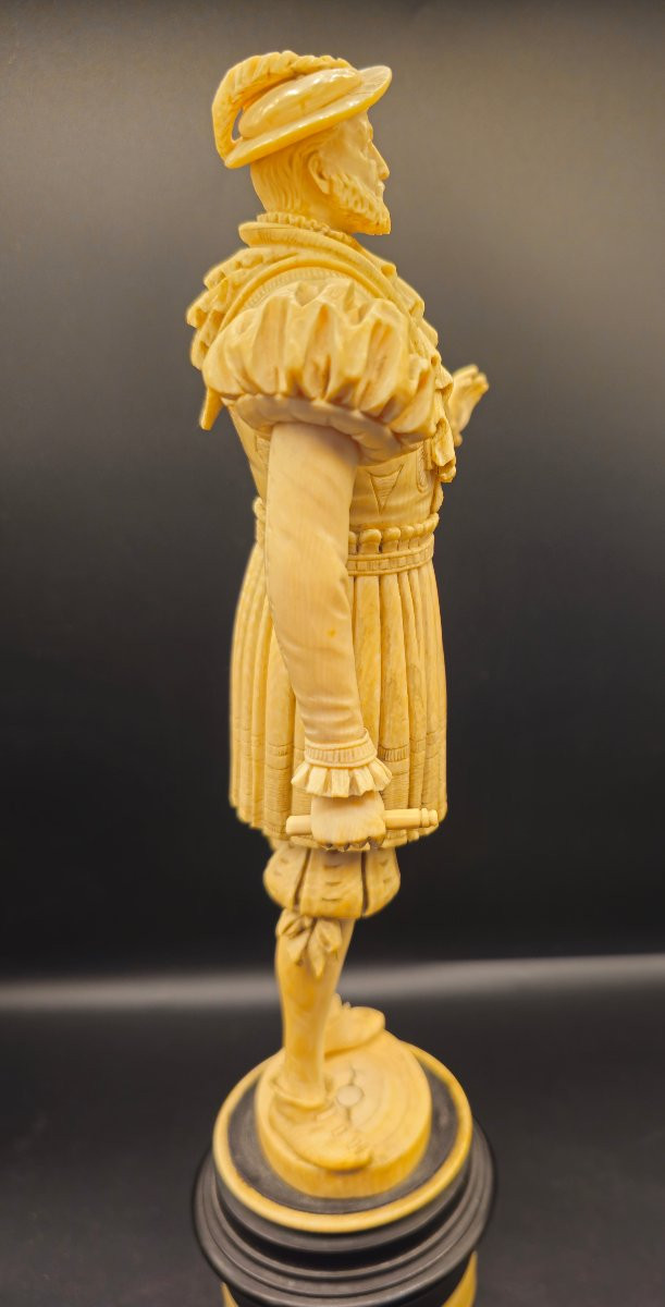 Statue Of Henry VIII Carved In Ivory, German Manufacture, 19th Century, With Ebony Base-photo-3