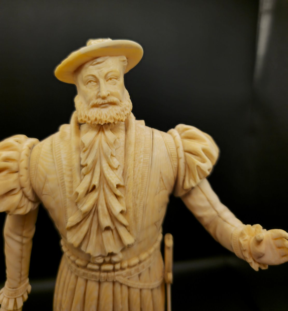 Statue Of Henry VIII Carved In Ivory, German Manufacture, 19th Century, With Ebony Base-photo-1