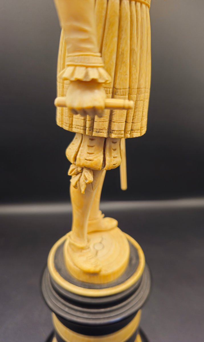 Statue Of Henry VIII Carved In Ivory, German Manufacture, 19th Century, With Ebony Base-photo-2