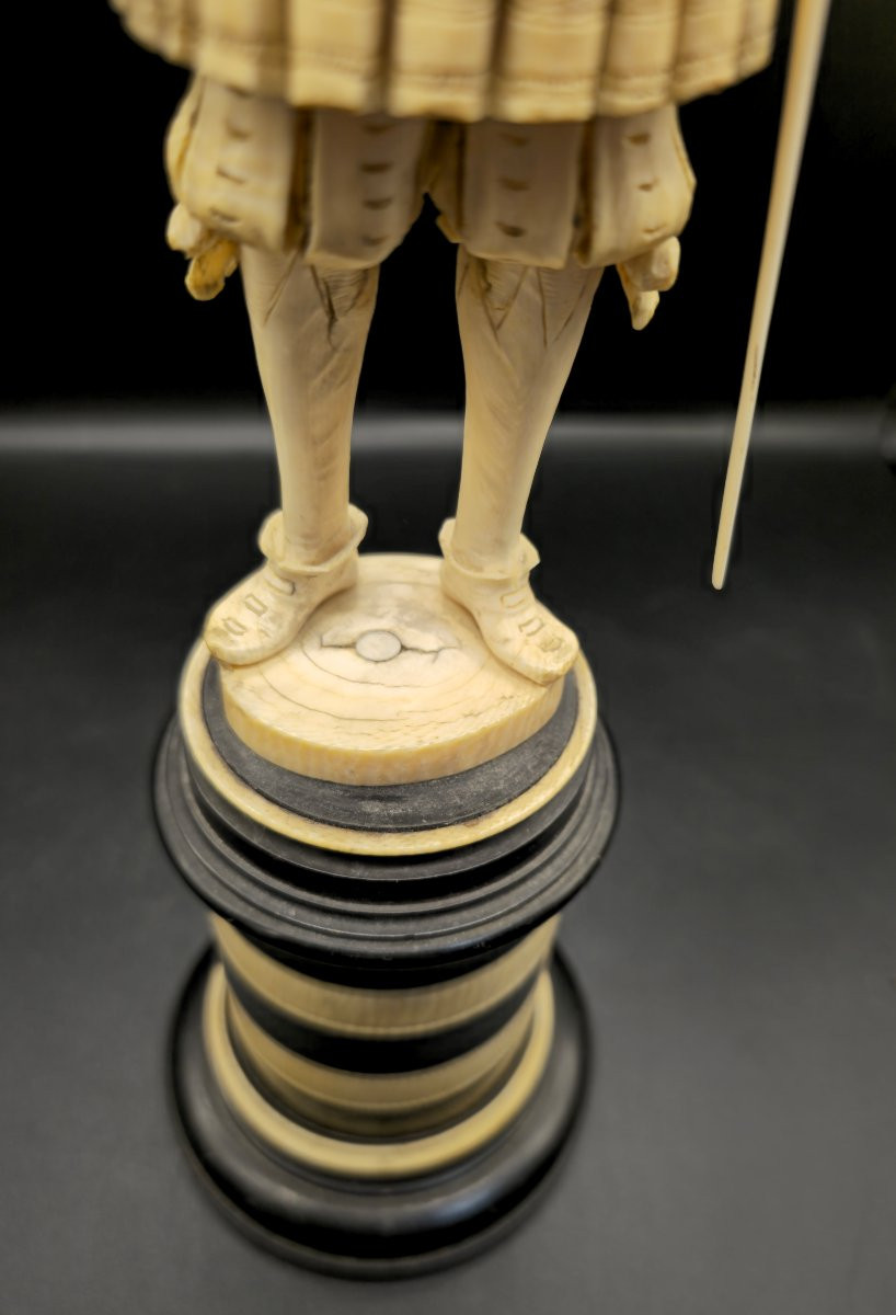 Statue Of Henry VIII Carved In Ivory, German Manufacture, 19th Century, With Ebony Base-photo-3