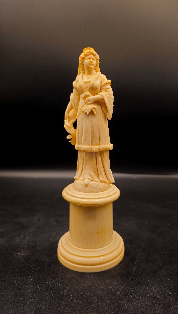 Ivory Figurine Of A Lady In Renaissance Dress – Dieppe Manufacture, 19th Century