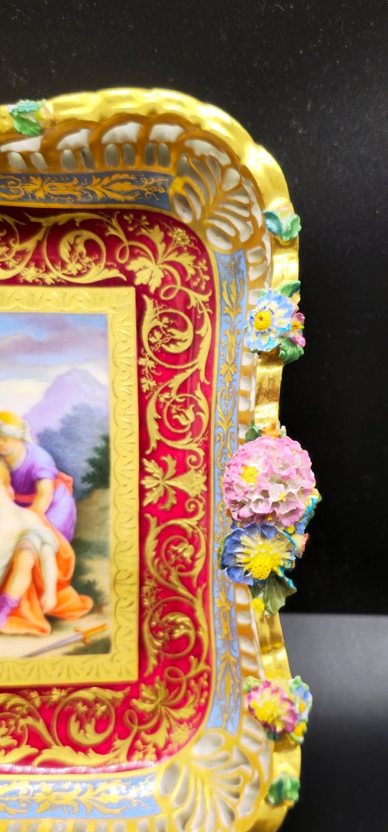 Petit plateau en porcelaine de Vienne 1830/40, Tancrède secourant Erminie-photo-3