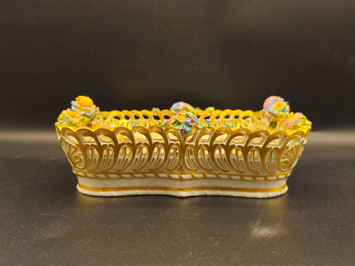 Petit plateau en porcelaine de Vienne 1830/40, Tancrède secourant Erminie-photo-4