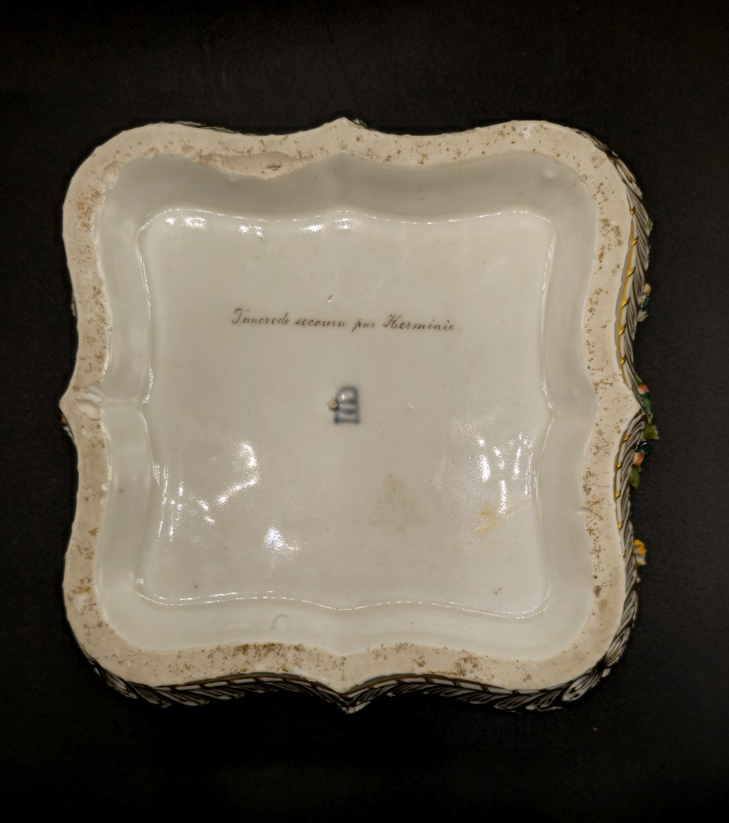 Petit plateau en porcelaine de Vienne 1830/40, Tancrède secourant Erminie-photo-1