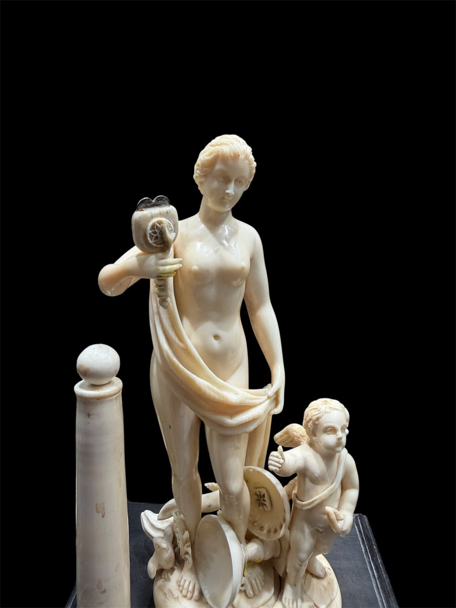 Vénus et Amour en ivoire, Dieppe fin XVIIe siècle, base en ébène et lapis-lazuli-photo-4