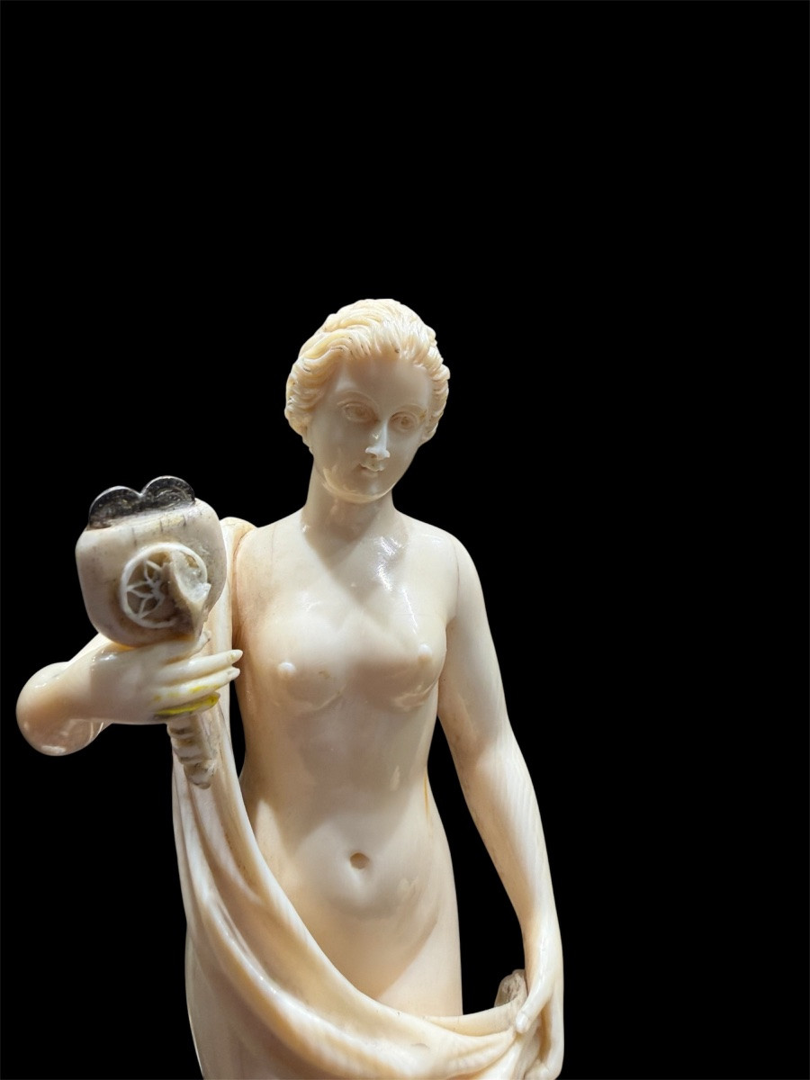 Vénus et Amour en ivoire, Dieppe fin XVIIe siècle, base en ébène et lapis-lazuli-photo-7