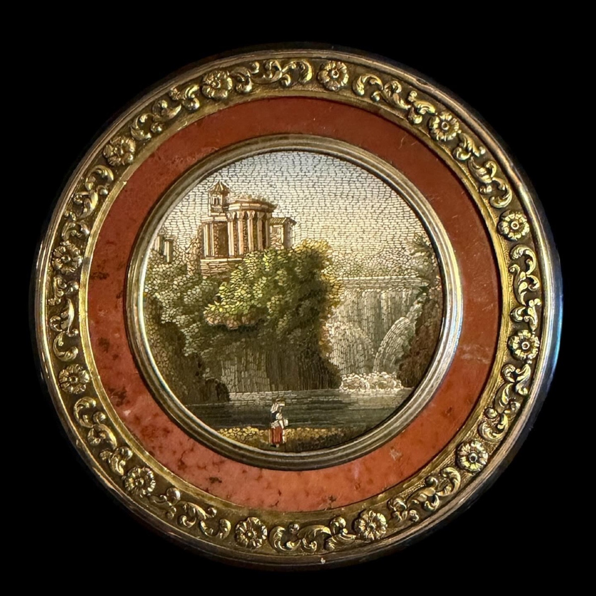 Tabatière vermeil, jaspe et écaille avec micromosaïque — Temple de la Sibylle, Tivoli, v. 1810