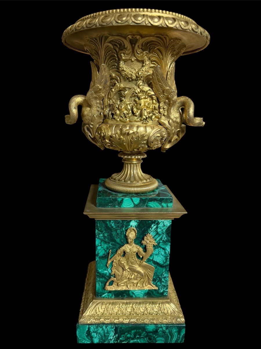 Paire de vases en bronze doré sur piédestaux en malachite, manufacture russe impériale, XIXe s.-photo-1