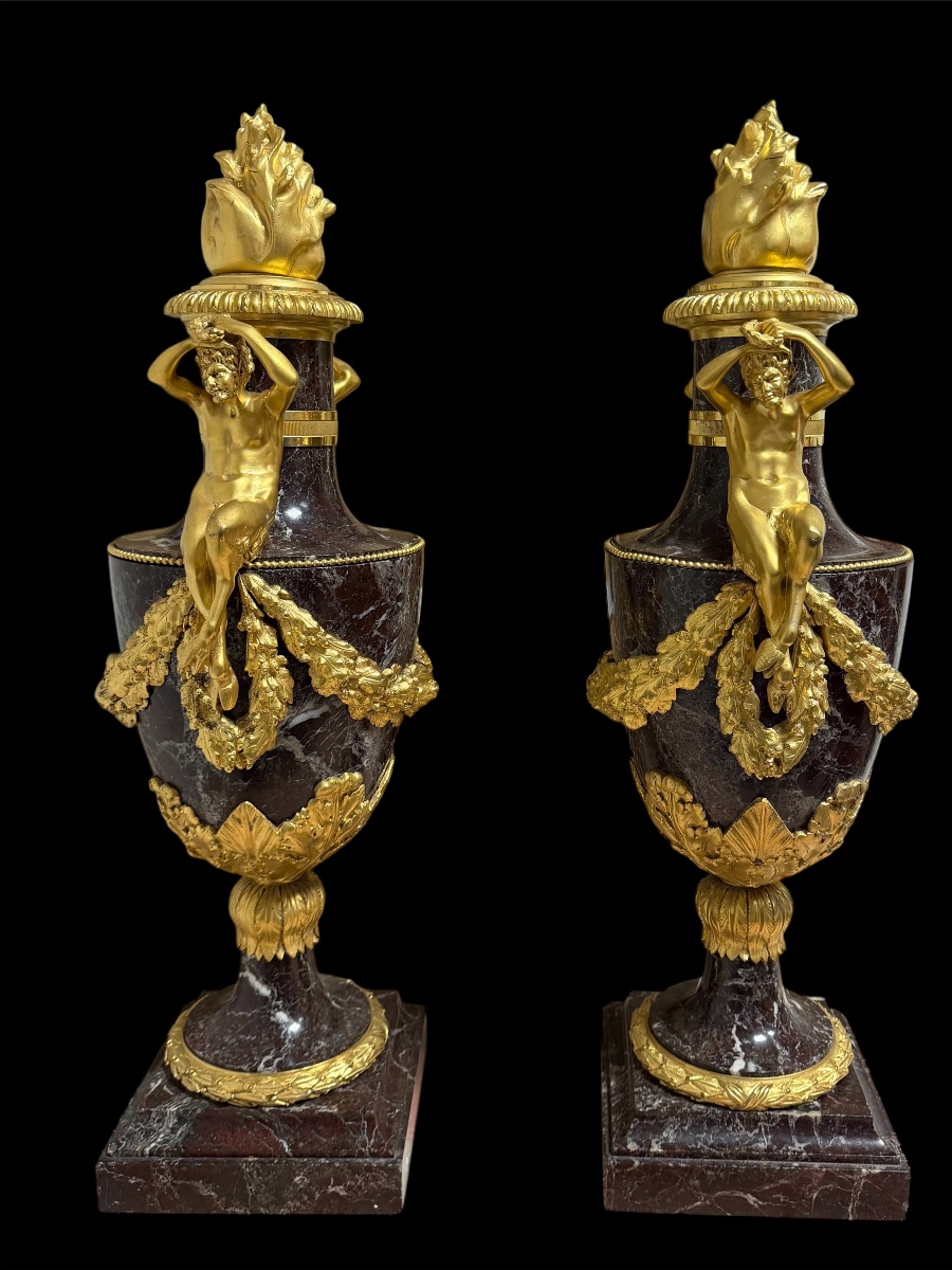 Importante paire de vases en marbre rouge levanto et bronze doré au feu-photo-2