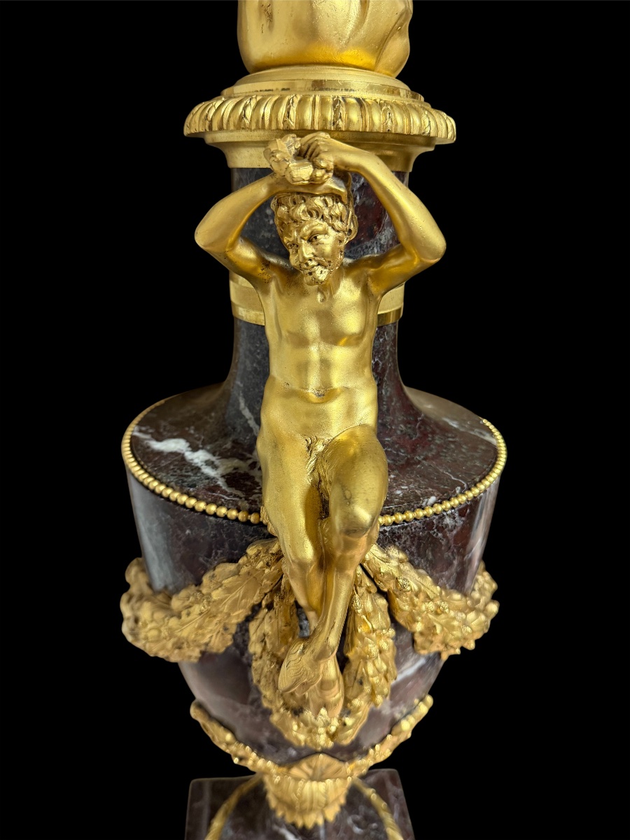 Importante paire de vases en marbre rouge levanto et bronze doré au feu-photo-3