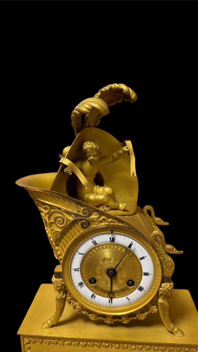 Pendule Empire “au chapeau bicorne napoléonien” avec angelot, bronze doré, Paris 1805-1810-photo-3