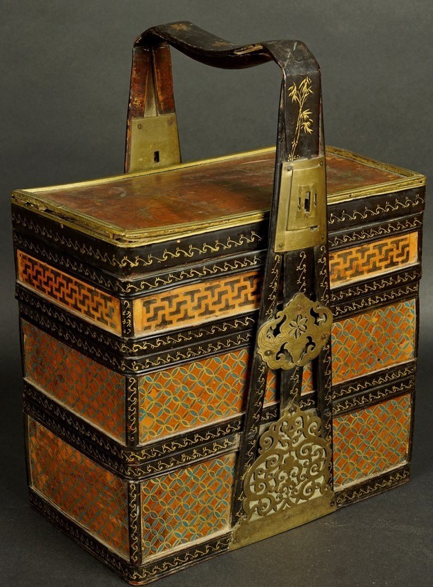 Boîte à couvercle rabattable, technique mixte, Japon, période Edo (1603-1868)