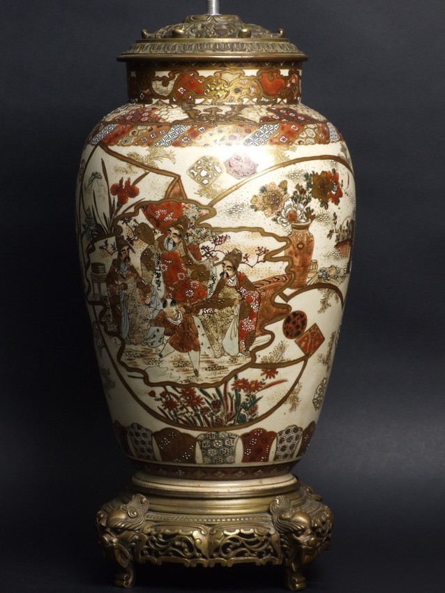  Socle de lampe, Satsuma, Japon, époque Meiji (1868 - 1912)
