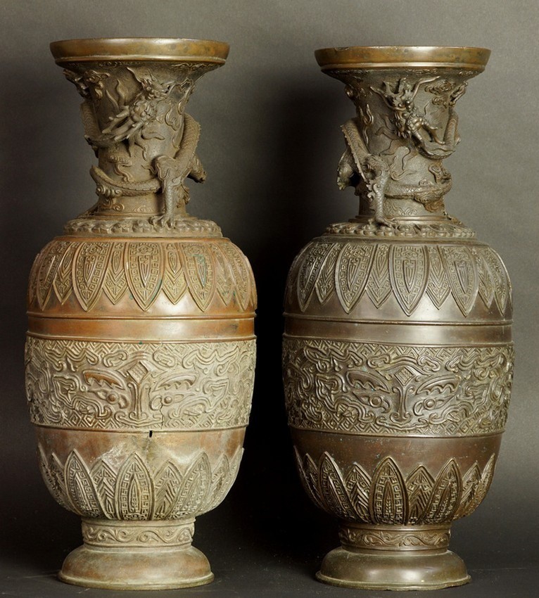 Paire de vases géants, bronze, Chine, dynastie Qing, XVIIe/XVIIIe siècle.