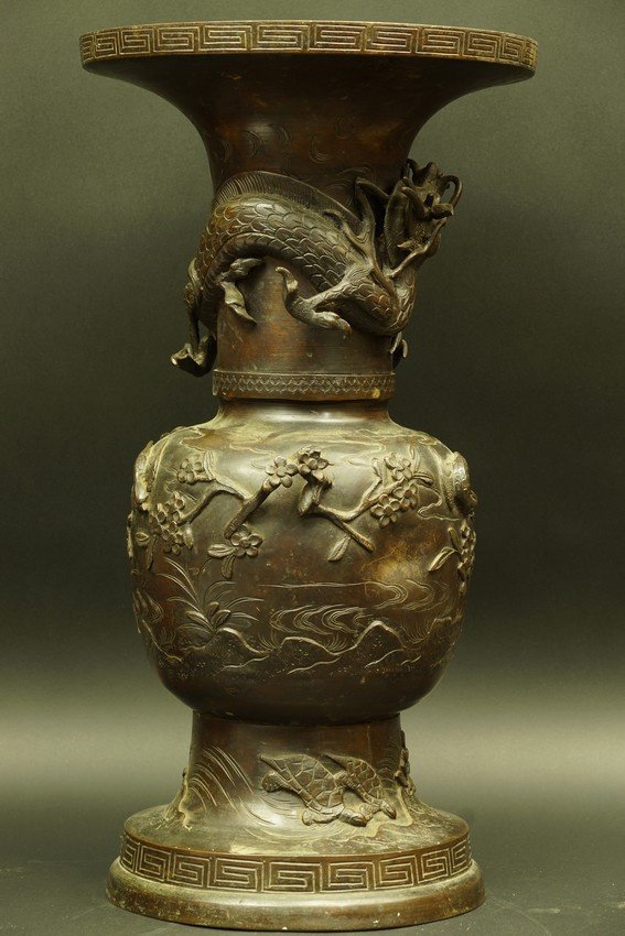  Vase Decorated With Dragons, Japan, Meiji Era (1868–1912)-photo-3