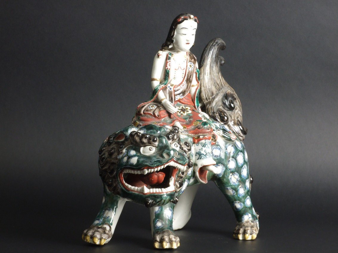 Guanyin sur le chien Foo, porcelaine, Japon, XIXe siècle-photo-2