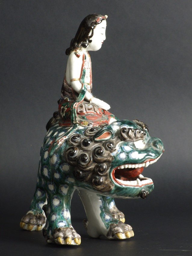 Guanyin sur le chien Foo, porcelaine, Japon, XIXe siècle-photo-3