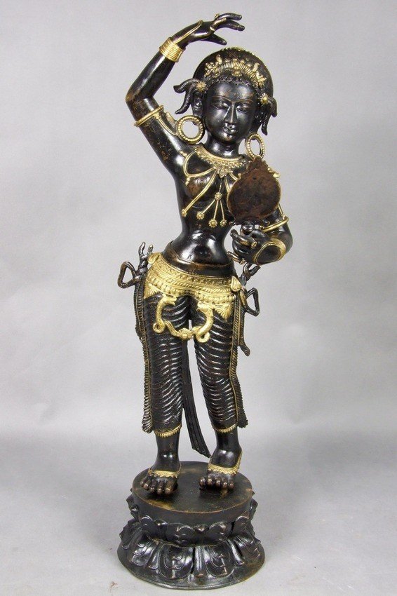 Danseuse indienne, bronze, hauteur : 93 cm, Inde, XIXe / XXe siècle.