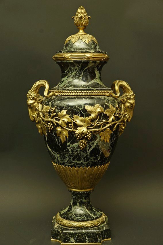 Vase de palais, marbre et bronze doré, F. Barbedienne, deuxième moitié du XIXe siècle.