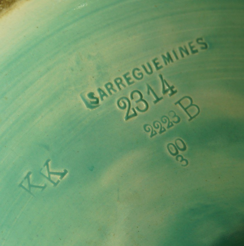 Vase orné de têtes de femmes, majolique, Sarreguemines, XIXe/XXe siècle.-photo-1