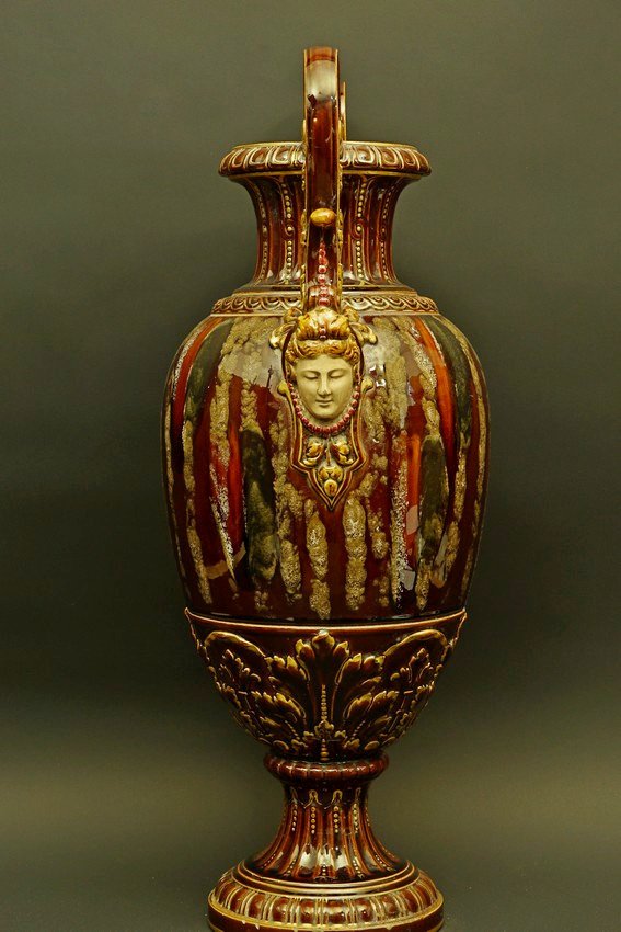 Vase orné de têtes de femmes, majolique, Sarreguemines, XIXe/XXe siècle.-photo-4