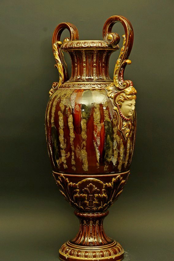 Vase orné de têtes de femmes, majolique, Sarreguemines, XIXe/XXe siècle.-photo-5