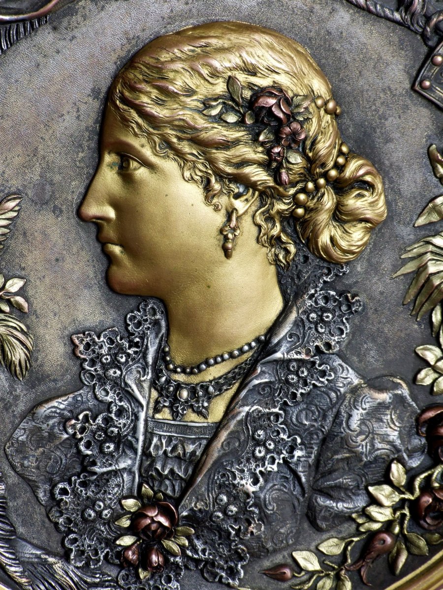 Decorative Plate Depicting A Woman's Profile, Gilded Copper, Late 19th Century.-photo-3