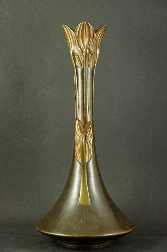 Vase Decorated With A Leaf Motif, Bronze, Japan, Meiji Era (1868–1912)-photo-2