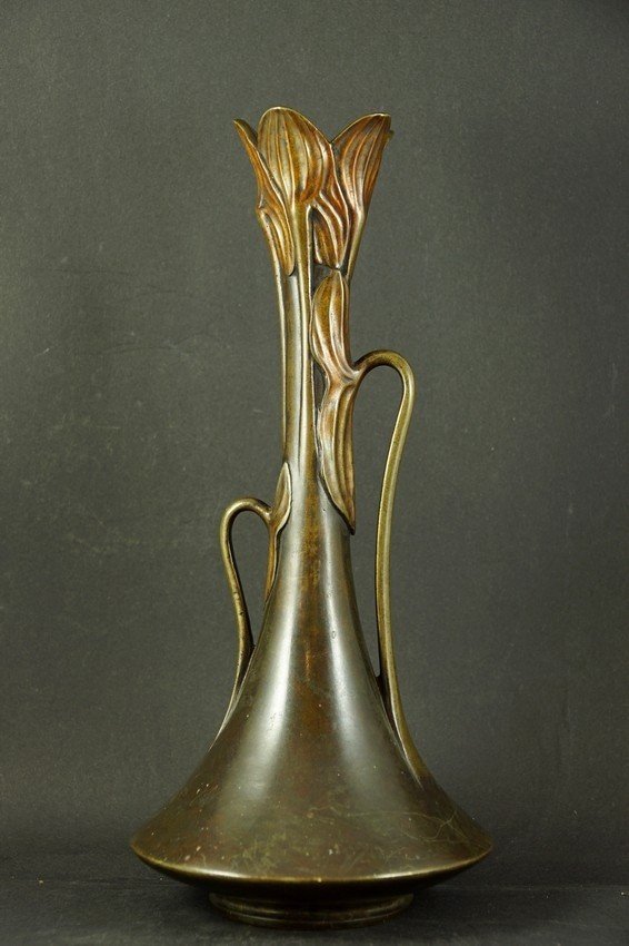 Vase Decorated With A Leaf Motif, Bronze, Japan, Meiji Era (1868–1912)