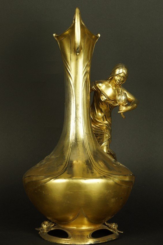 Vase représentant une nymphe, Art nouveau, étain doré, vers 1900.-photo-4