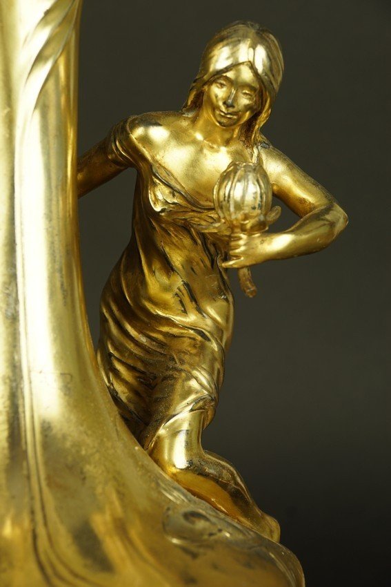 Vase représentant une nymphe, Art nouveau, étain doré, vers 1900.-photo-8