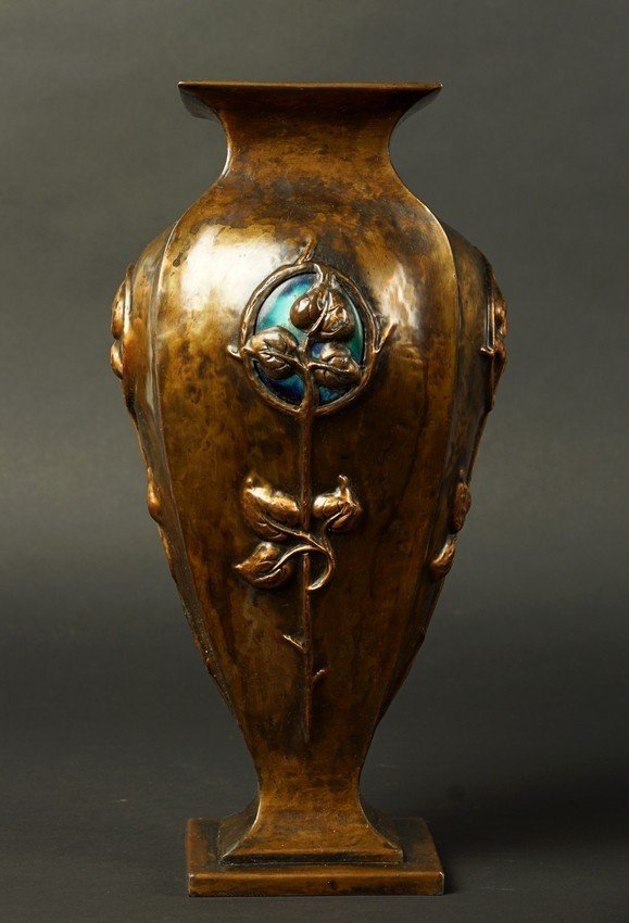 Vase à quatre pans, cuivre, Art nouveau, vers 1900.
