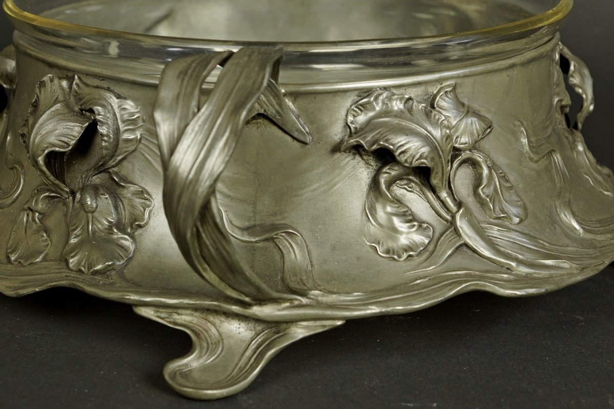 Plat à fruits orné d'iris, Art nouveau, étain et verre, France, vers 1900.-photo-2