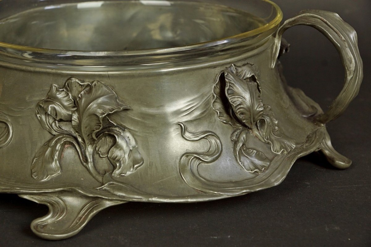 Plat à fruits orné d'iris, Art nouveau, étain et verre, France, vers 1900.-photo-4