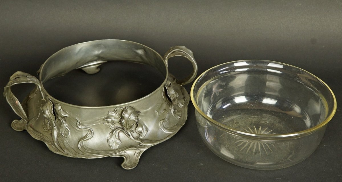 Plat à fruits orné d'iris, Art nouveau, étain et verre, France, vers 1900.-photo-1