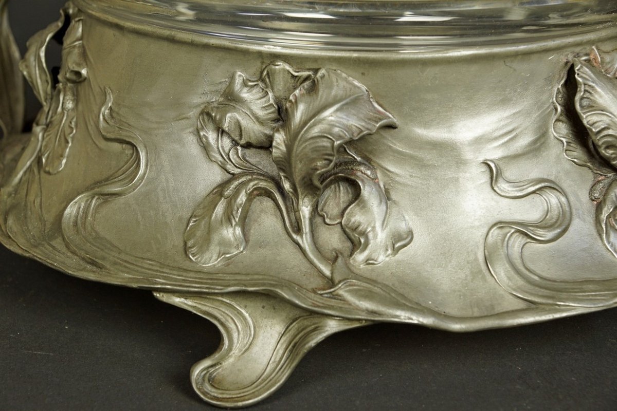 Plat à fruits orné d'iris, Art nouveau, étain et verre, France, vers 1900.-photo-2