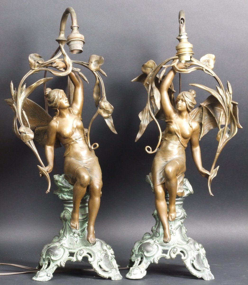 Paire de lampes représentant des nymphes, Art nouveau, alliage de métaux, France, vers 1900.