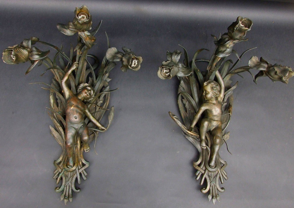 Pair Of Wall Sconces Decorated With Putti, Art Nouveau, Bronze, Circa 1900.