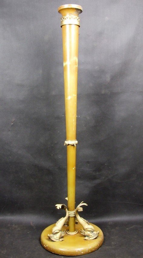 Lampe sur pied avec des dauphins, style Art déco, en bois, années 1920-1930. XXe siècle.