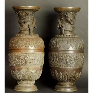 DEUX VASES, bronze, Chine, dynastie Qing, 17e/18e siècle.