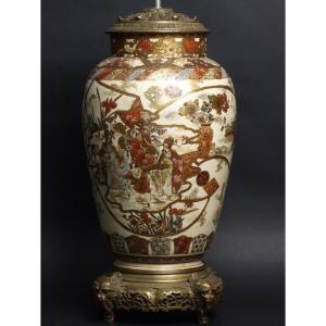  Socle de lampe, Satsuma, Japon, époque Meiji (1868 - 1912)
